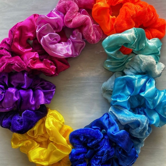 Scrunchie Bundle! Mystery Box- Includes 2-4 Pieces- NEW - Picture 4 of 16